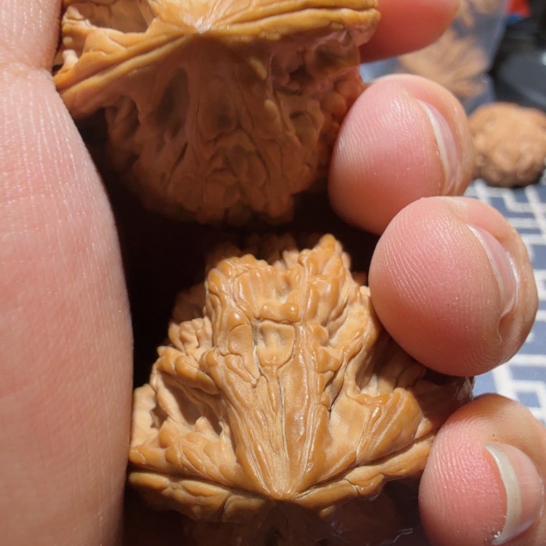 文玩核桃吊坠虎头王