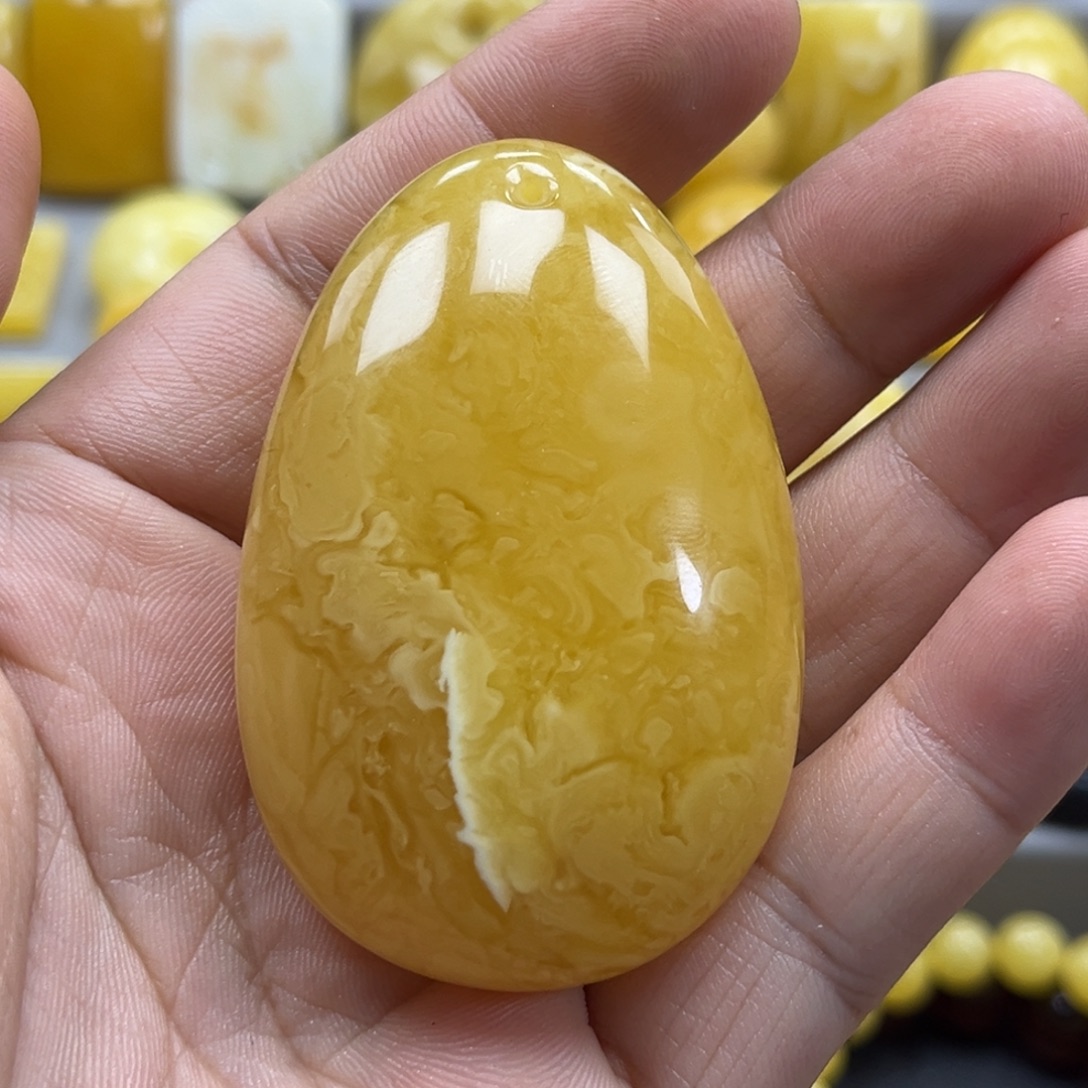 蜜蜡未镶嵌珠宝奇石