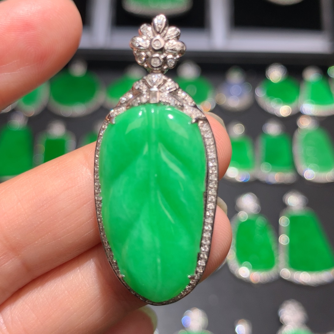 翡翠颈饰18K金镶嵌翡翠