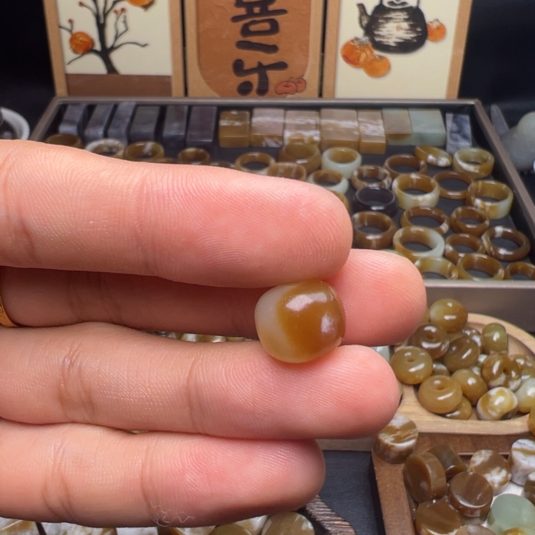 和田玉（糖玉）未镶嵌珠宝奇石老型福利