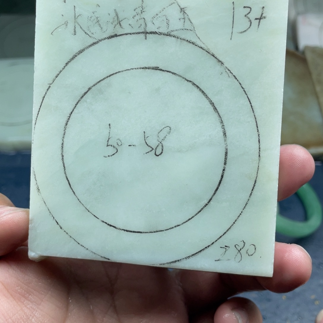 何***。和田玉未镶嵌珠宝奇石