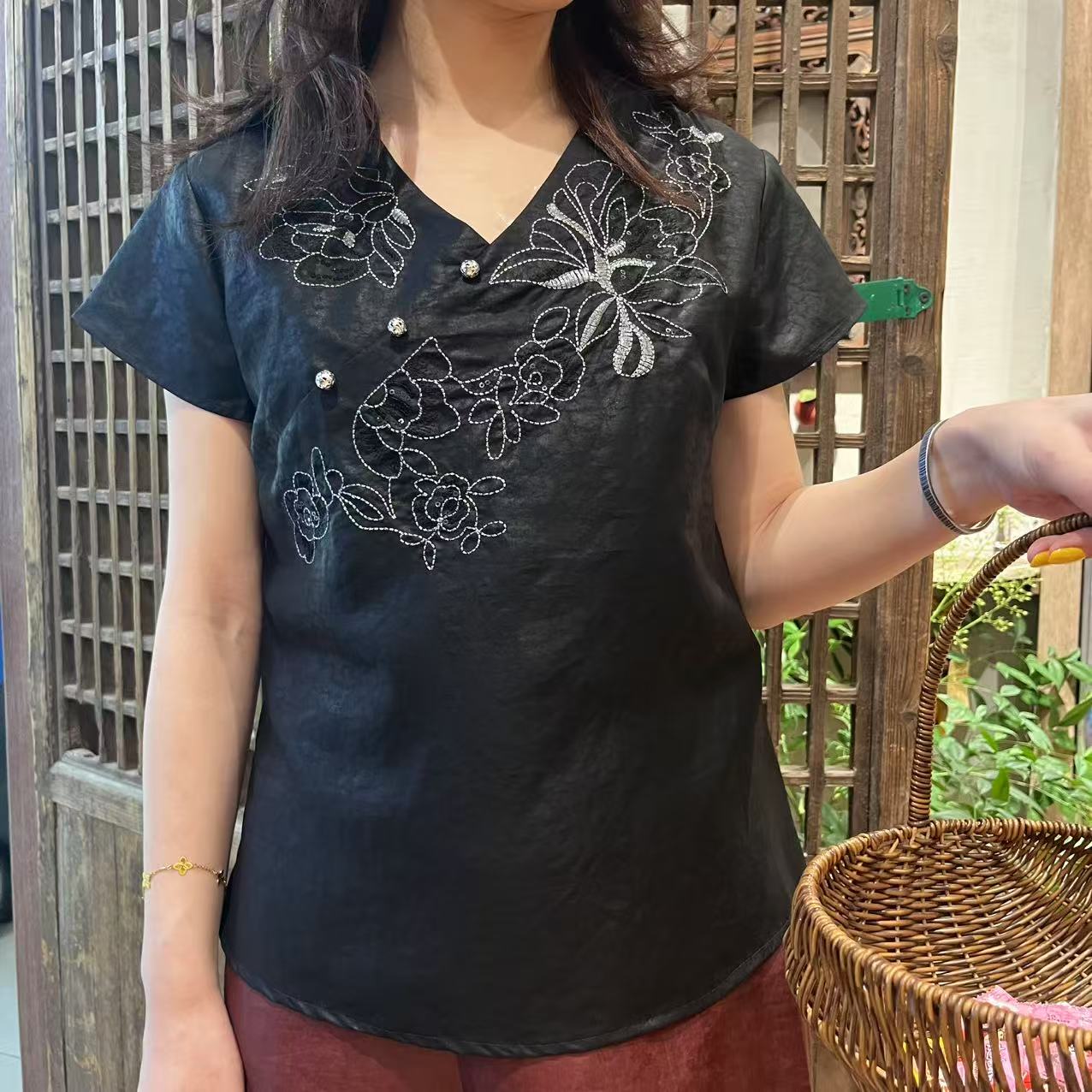 六米非遗珍藏桑蚕丝银珠绣花精致香云纱龟裂纹上衣5666