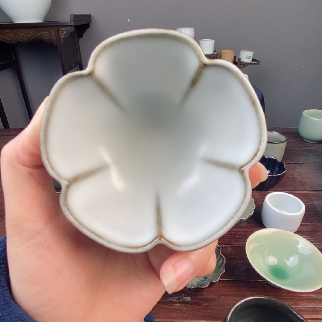 铁胎月白花口杯 开片 