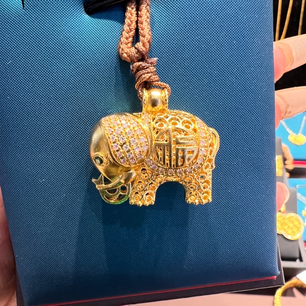 足金999福运花丝镂空大象黄金吊坠