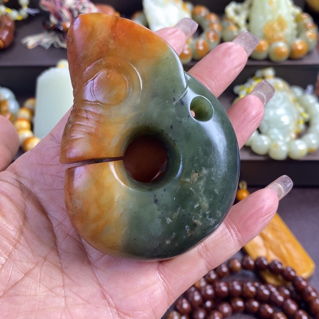 清***月透闪石质玉未镶嵌把件