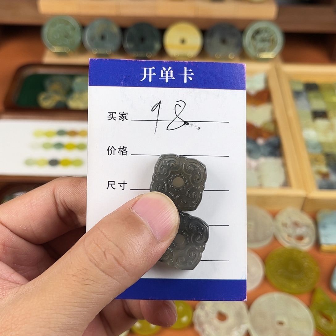 小***白蛇纹石玉未镶嵌颈饰