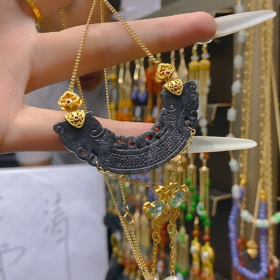 翡翠合金耳饰翡翠