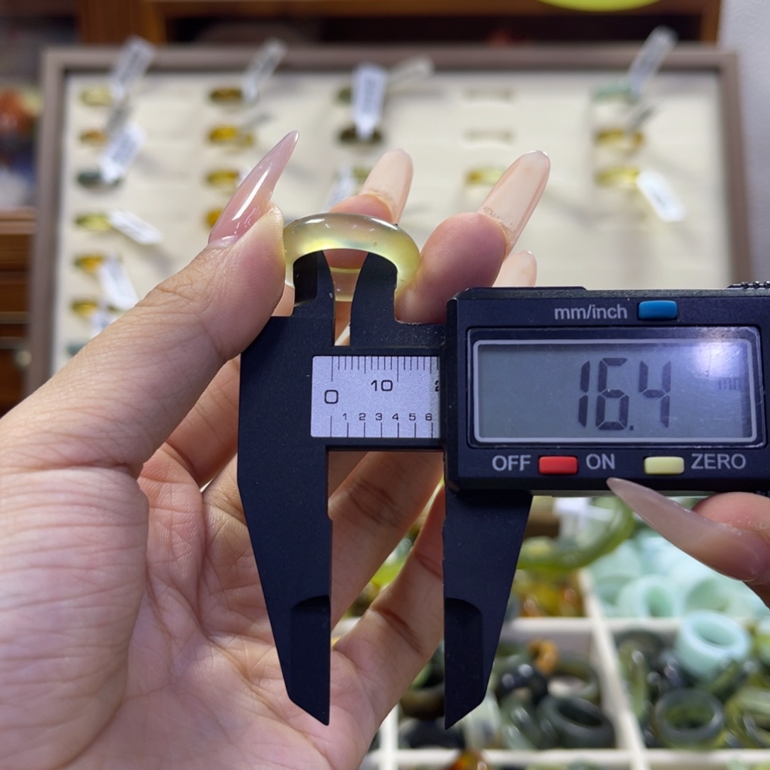 蛇纹石玉未镶嵌手镯123