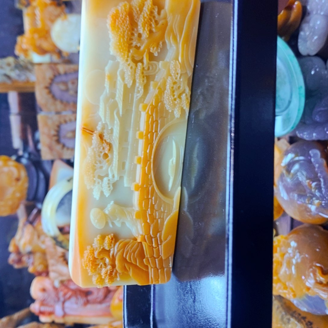 未镶嵌石英质玉（黄龙玉）颈饰