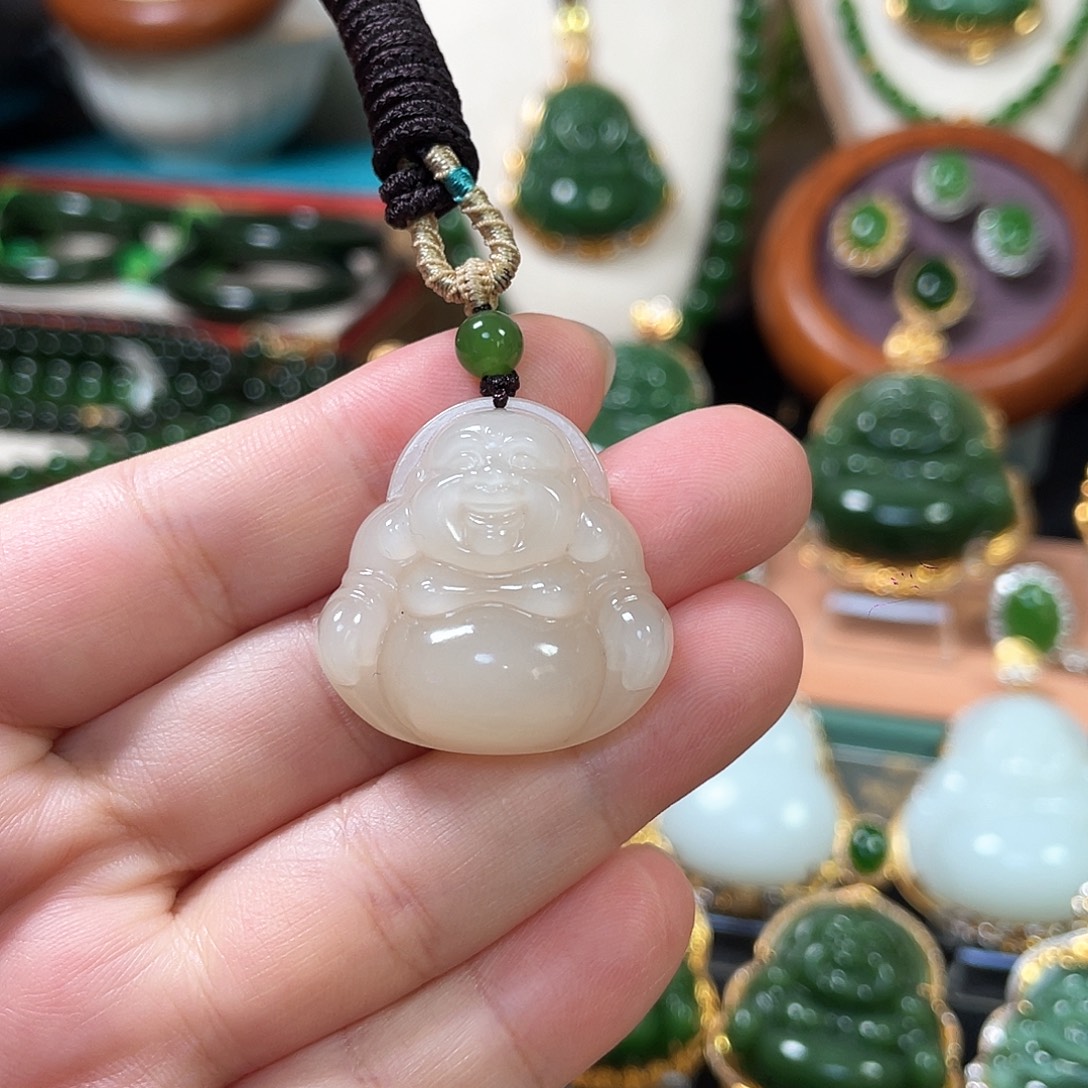 和田玉未镶嵌颈饰藕粉佛公30