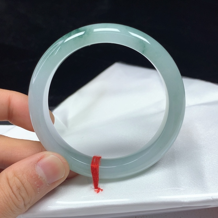 翡翠手镯（圆镯）未镶嵌56.7