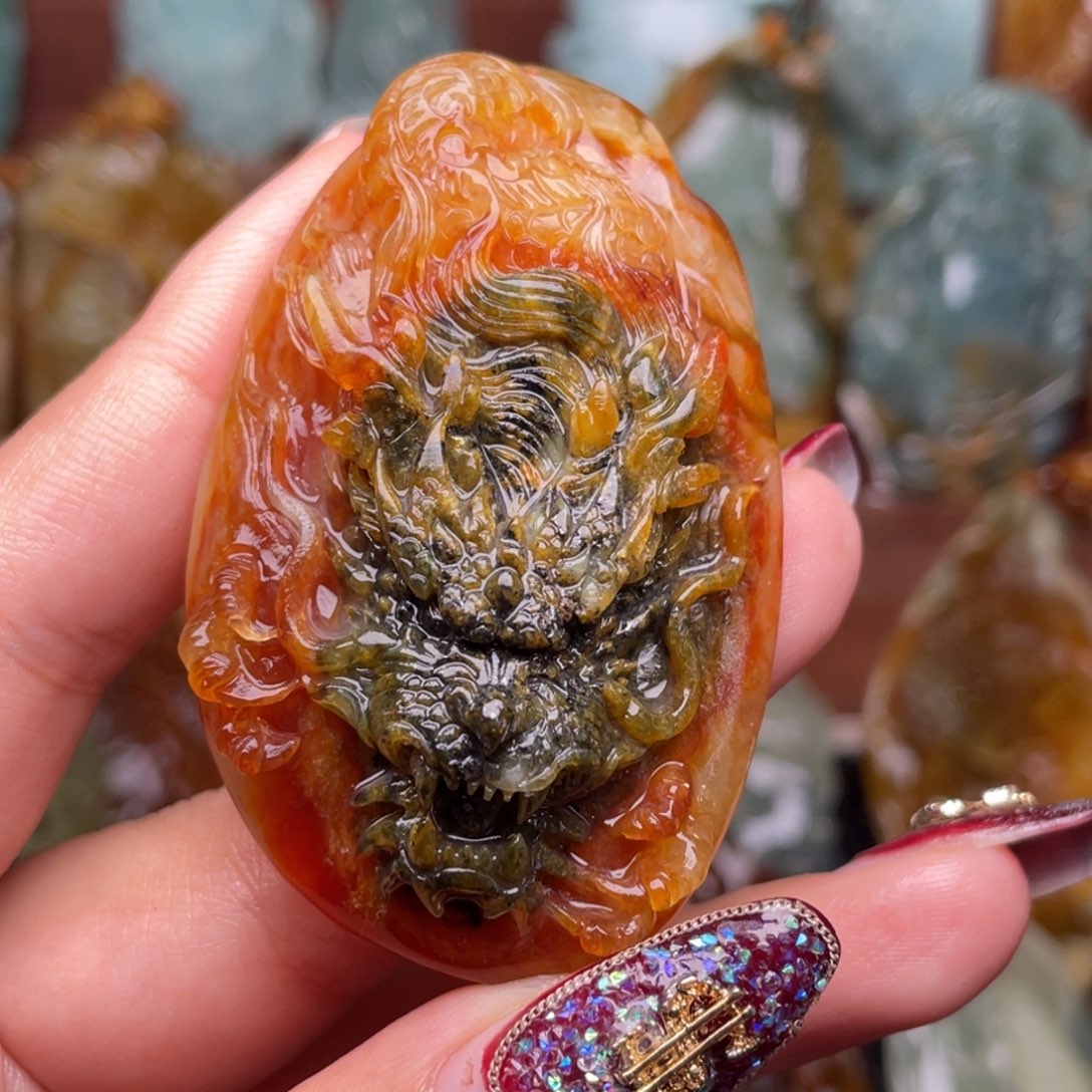 蛇纹石玉颈饰未镶嵌禅*