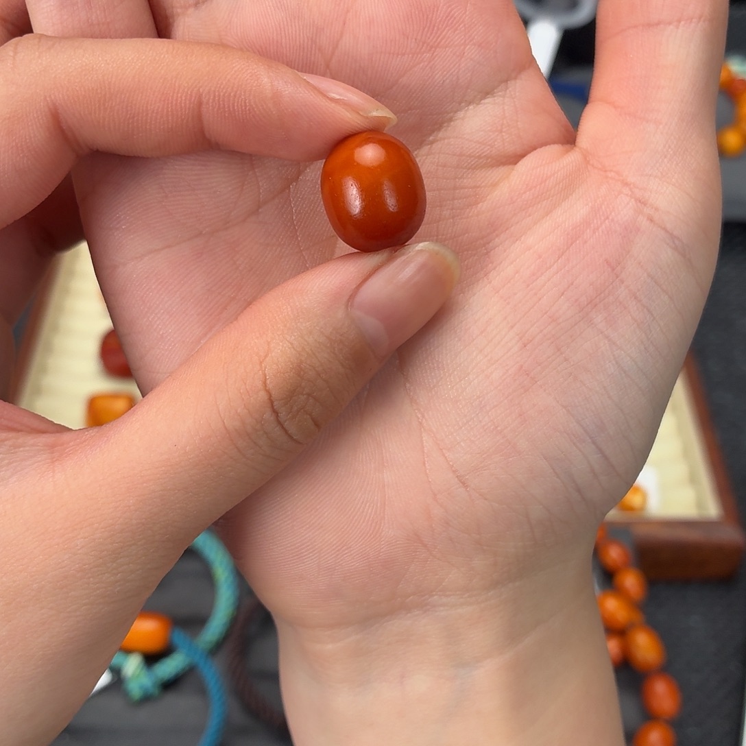 酒***弟琥珀未镶嵌裸石定制