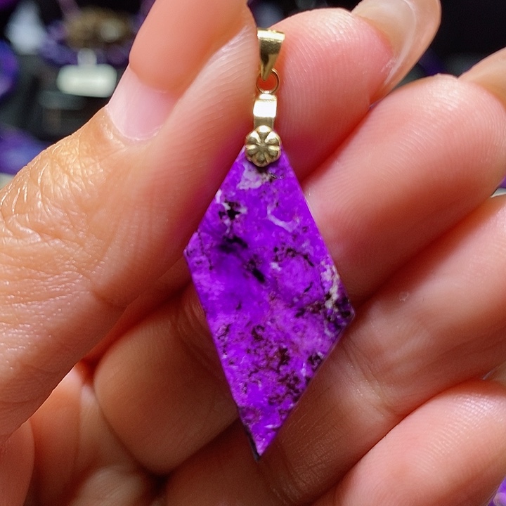 苏纪石（舒俱来）吊坠18K金镶嵌