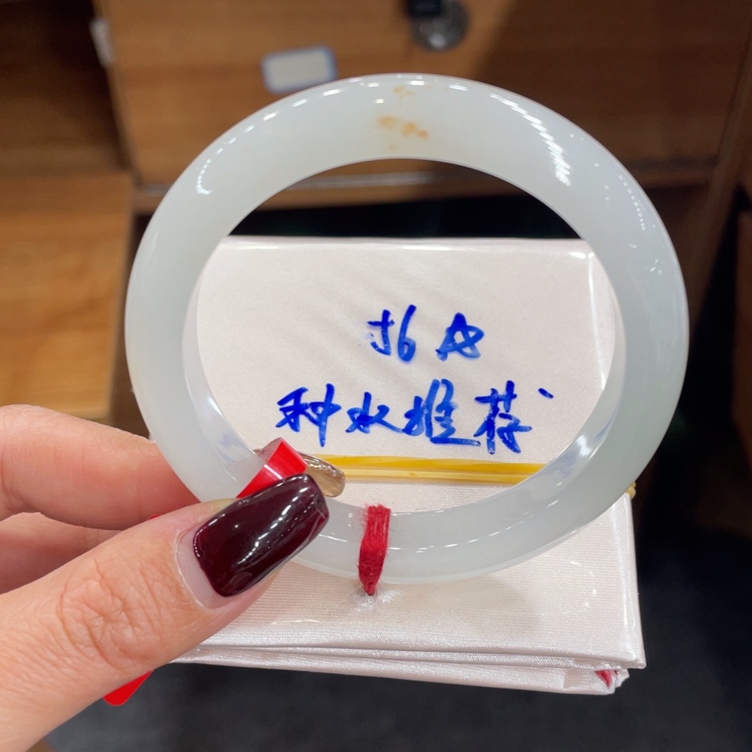 翡翠手镯未镶嵌缅甸翡翠