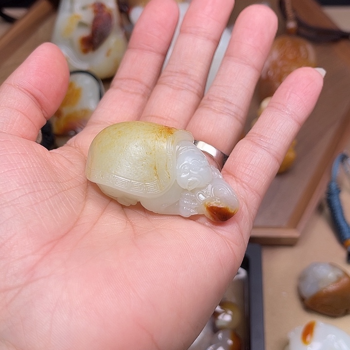 东***夜和田玉未镶嵌颈饰