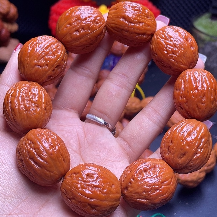 文玩核桃吊坠金丝猴大枣24