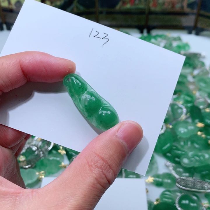 石英质玉颈饰未镶嵌