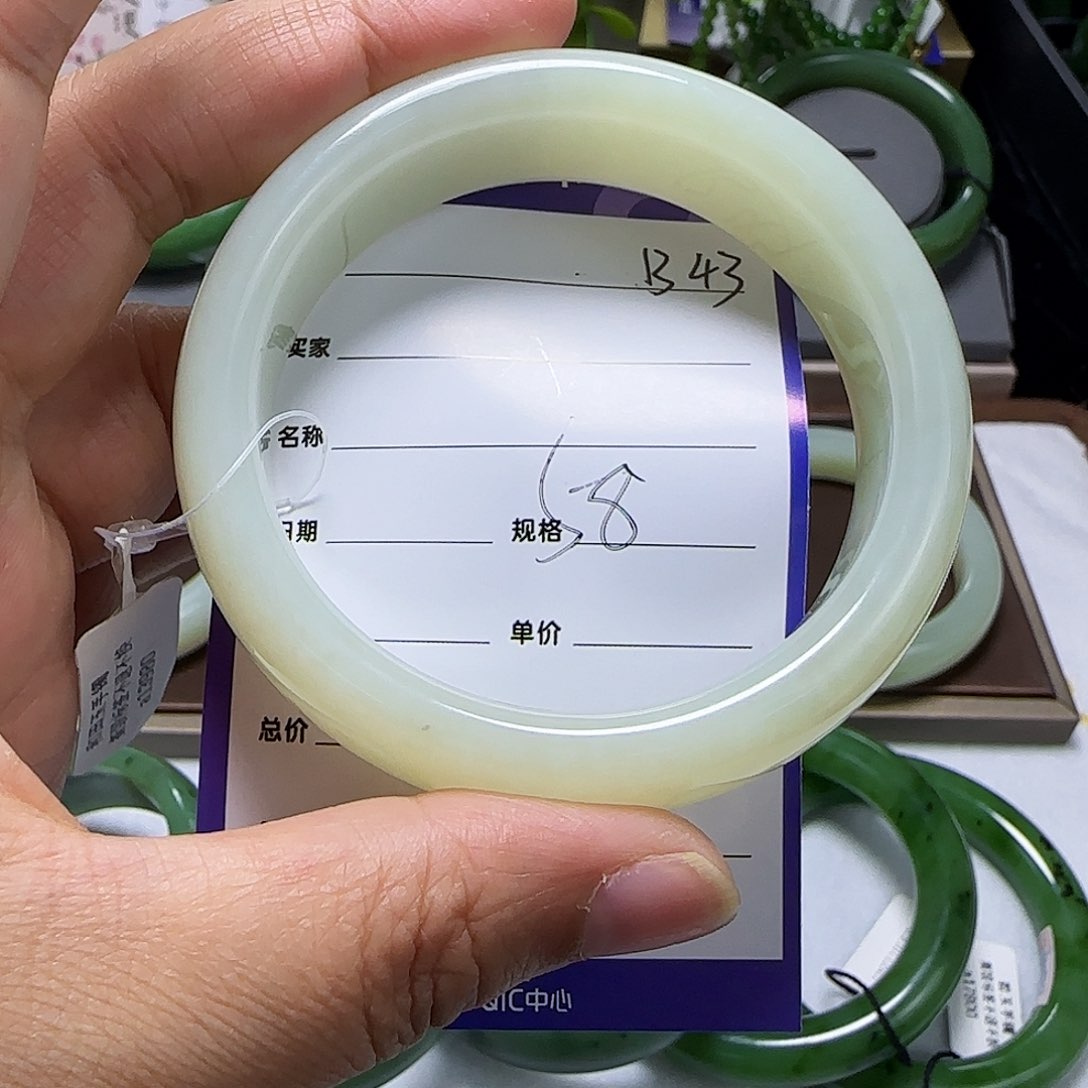 未镶嵌手镯和田玉