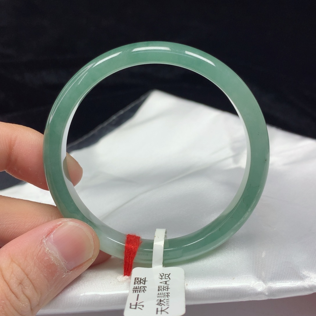 翡翠手镯（圆镯）未镶嵌53.5