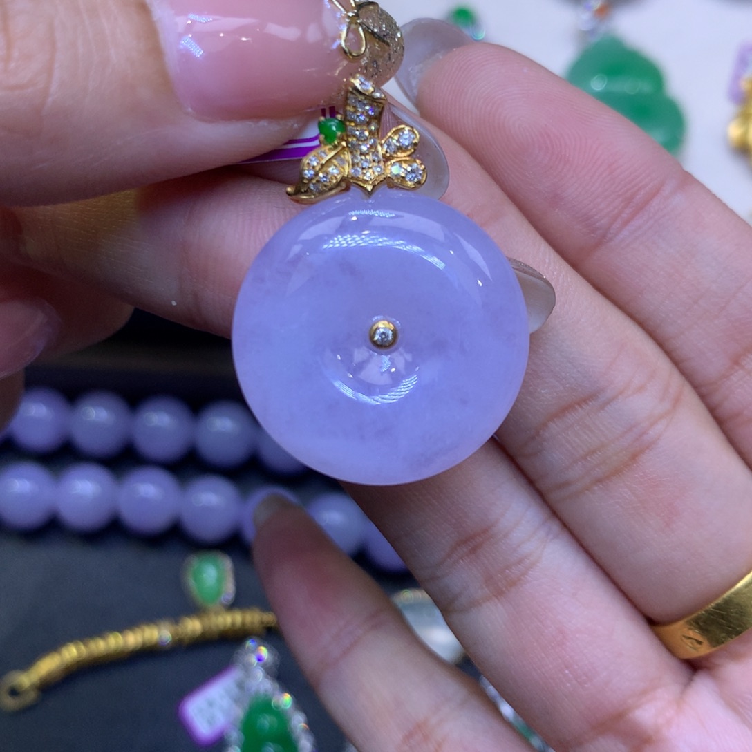 翡翠18K金镶嵌颈饰