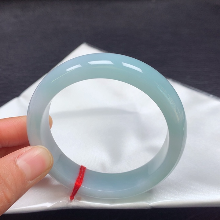 翡翠手镯未镶嵌55圈
