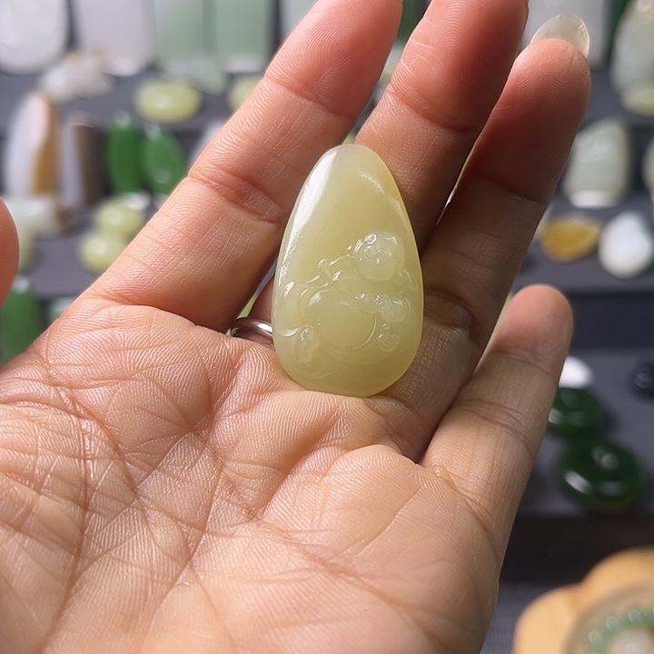 和田玉（黄玉）未镶嵌颈饰