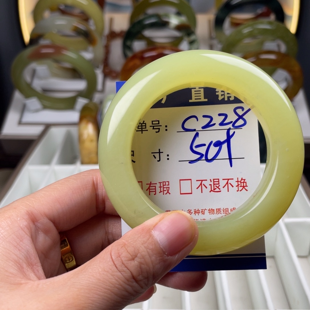 蛇纹石玉未镶嵌手镯