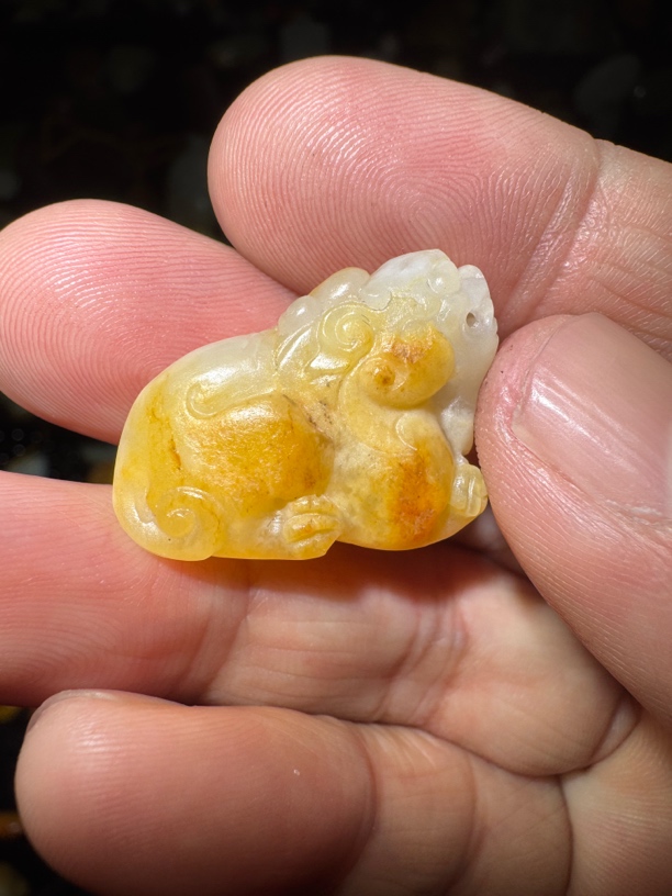 正宗和田玉貔貅、黄沁玉种、原皮原色、苏州手工雕刻