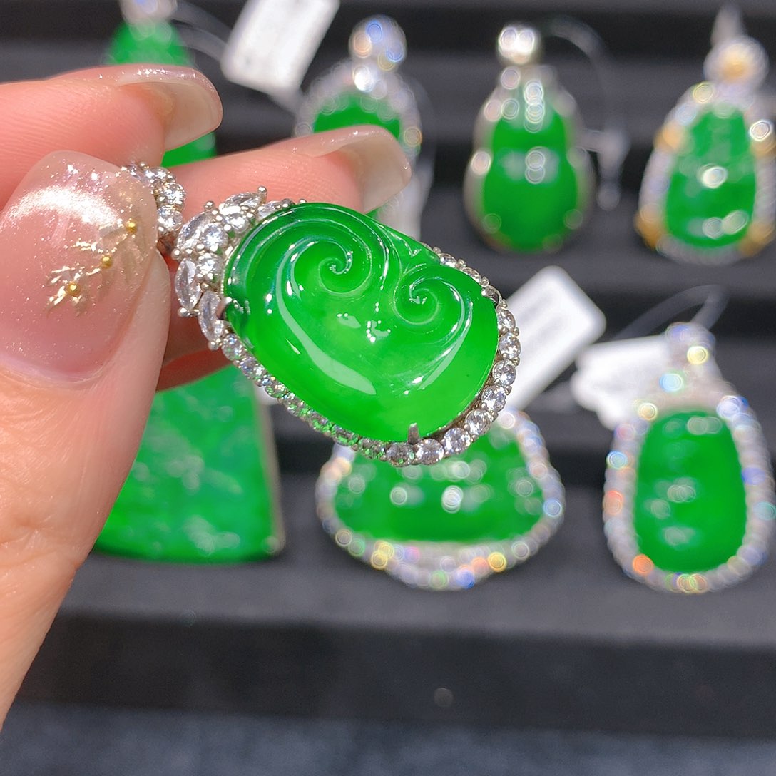 翡翠吊坠(赠链)银S925镶嵌0008