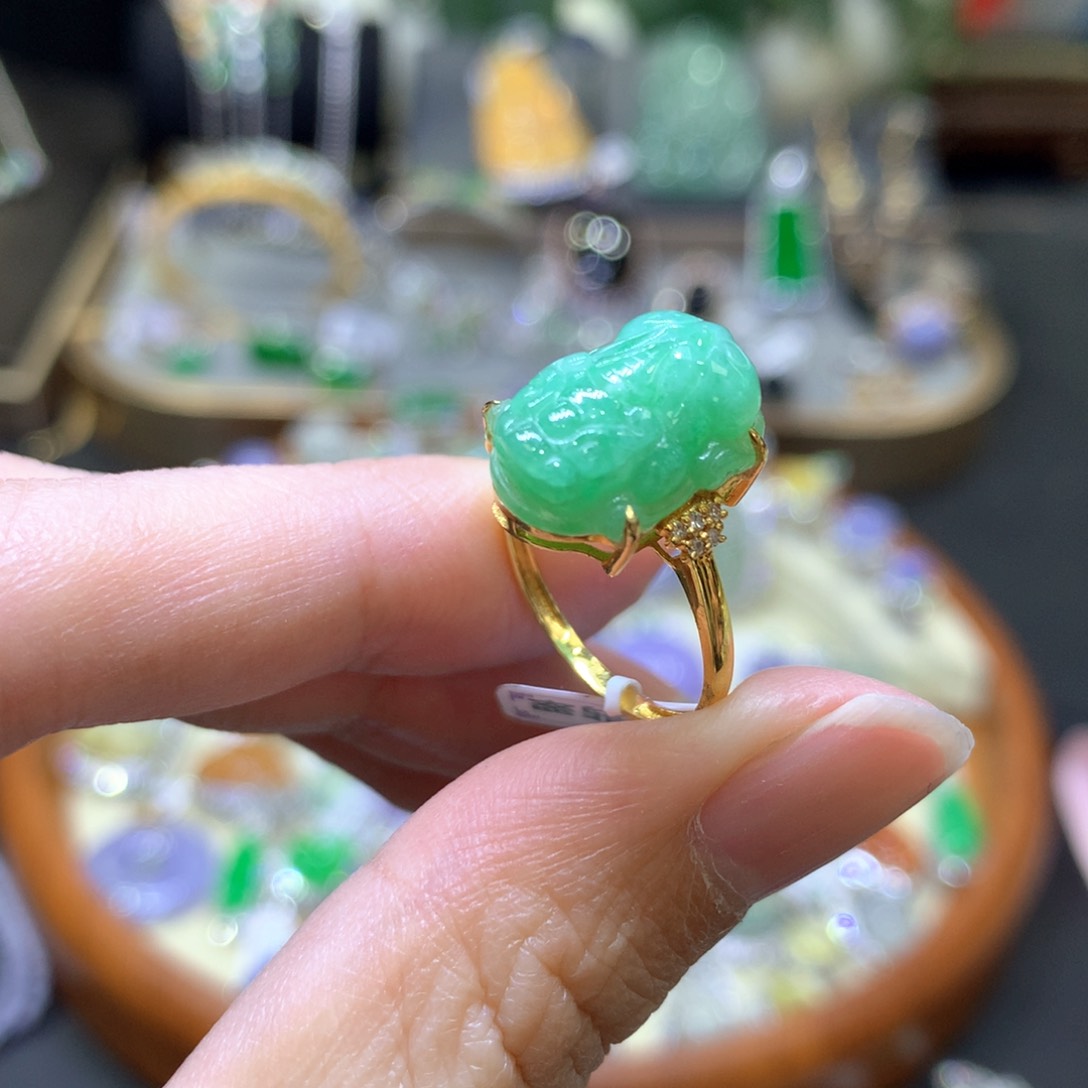 翡翠18K金镶嵌颈饰翡翠吊坠项链