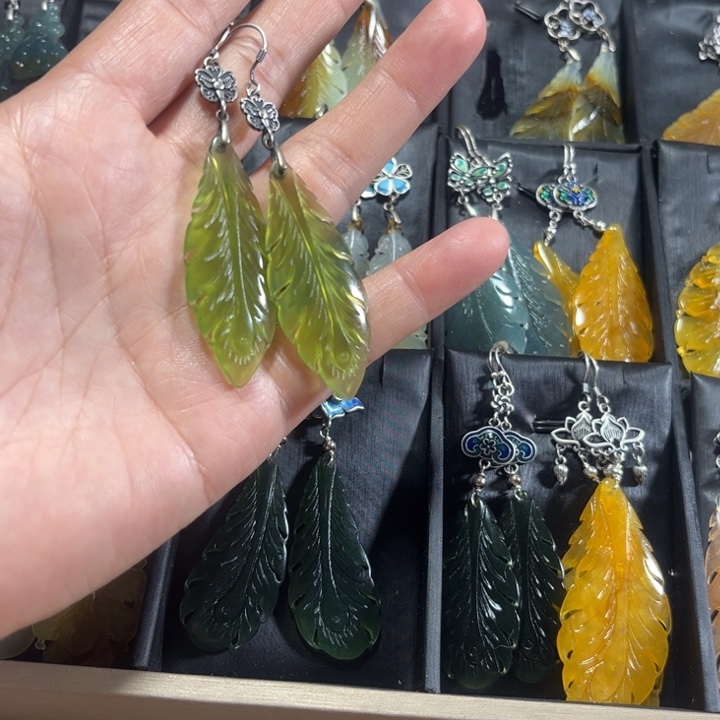 蛇纹石玉耳饰未镶嵌