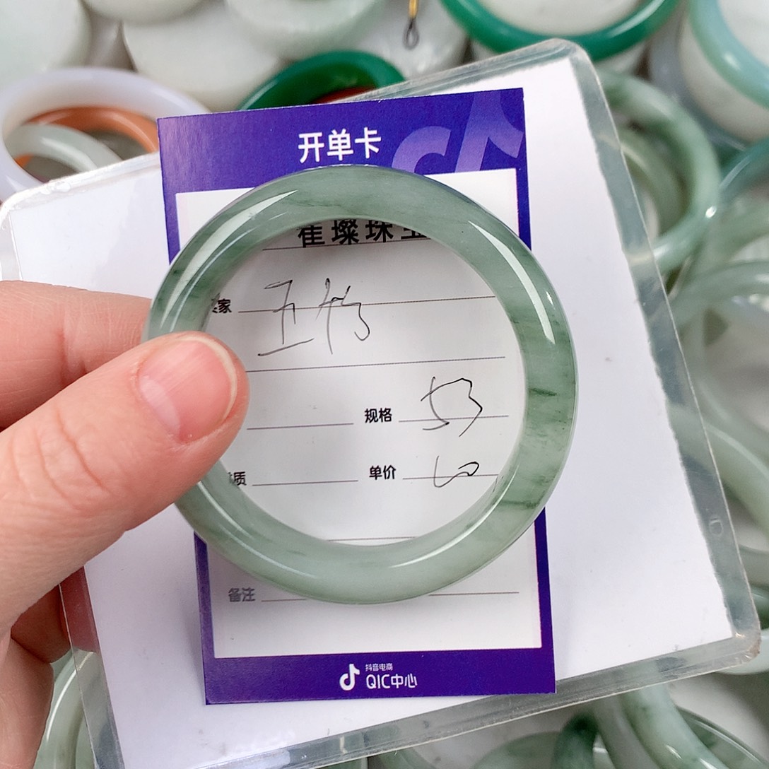 石英质玉手镯未镶嵌玉****）