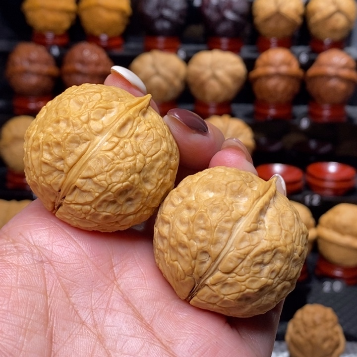 文玩核桃把件铁锤…………18