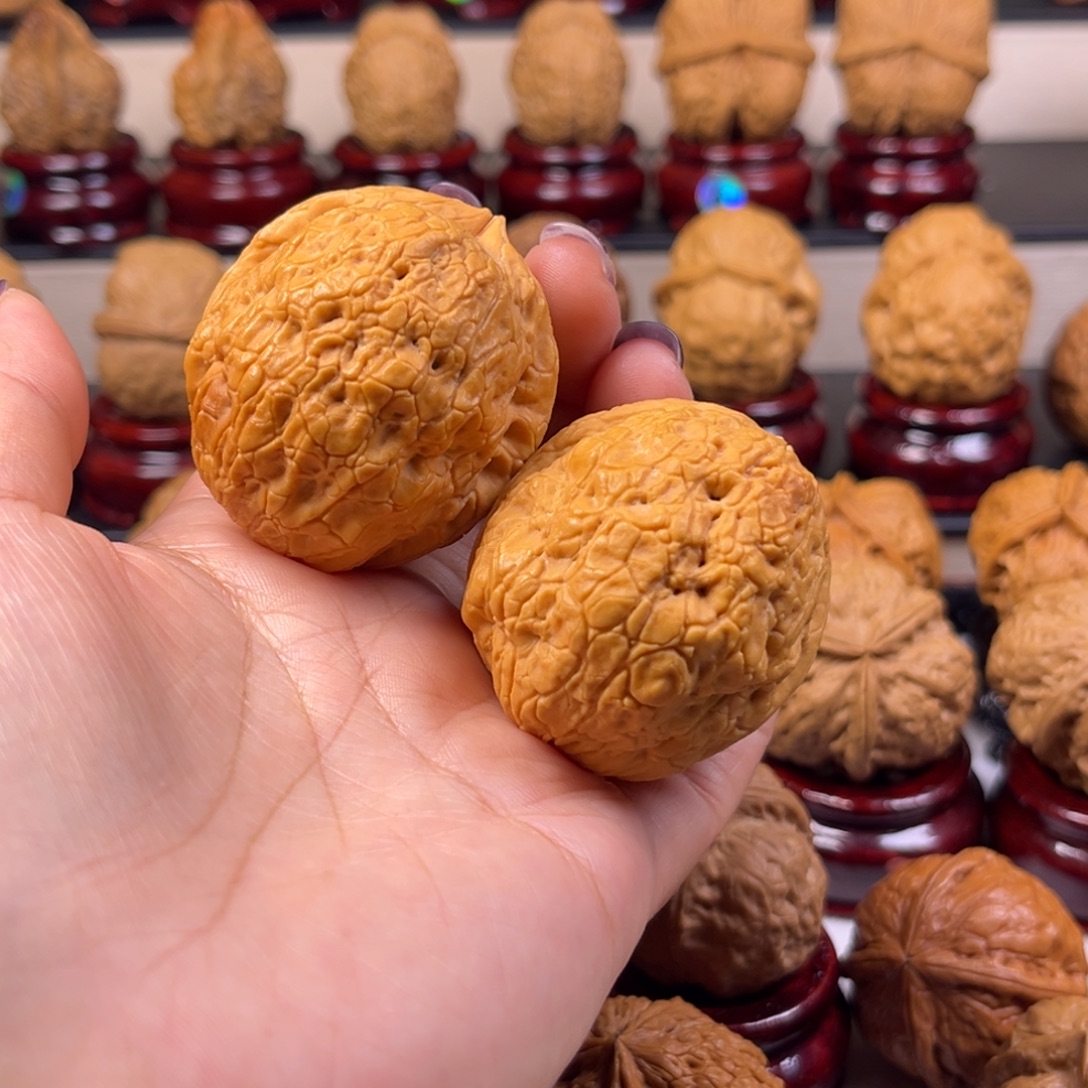 文玩核桃吊坠金丝绣球W3