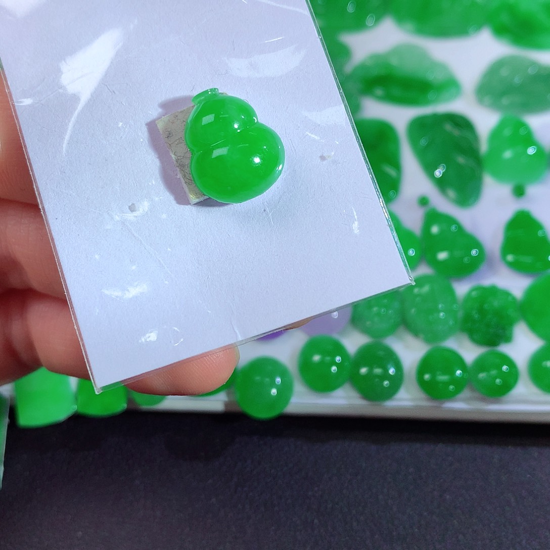 翡翠颈饰未镶嵌天然翡翠