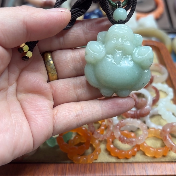 燕***Z石英岩玉合金颈饰