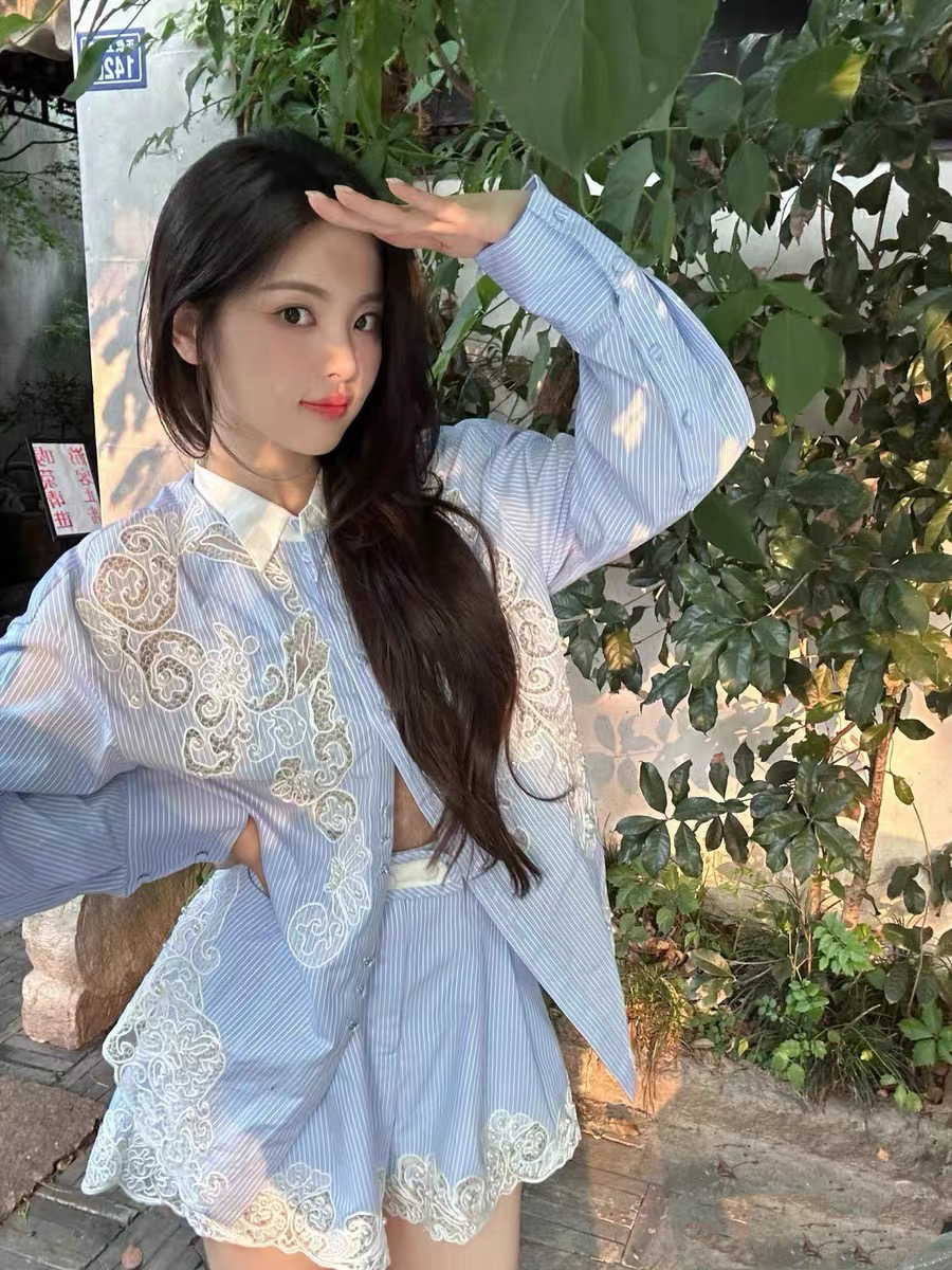 花颜杨超越留洋白富美蓝白学院风重工刺绣钉珠衬衫衬衣套装