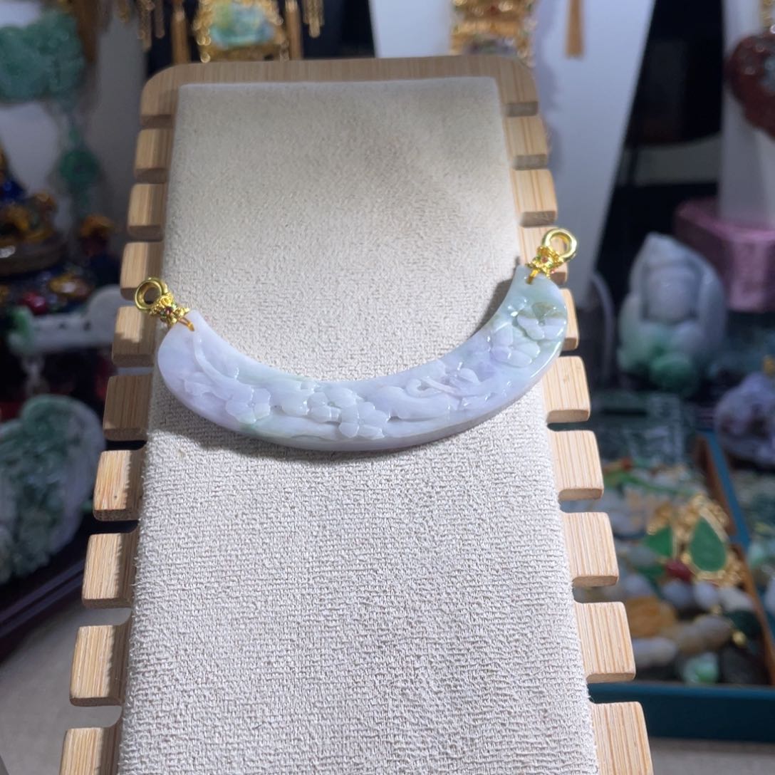 翡翠颈饰未镶嵌翡翠弯弯吊