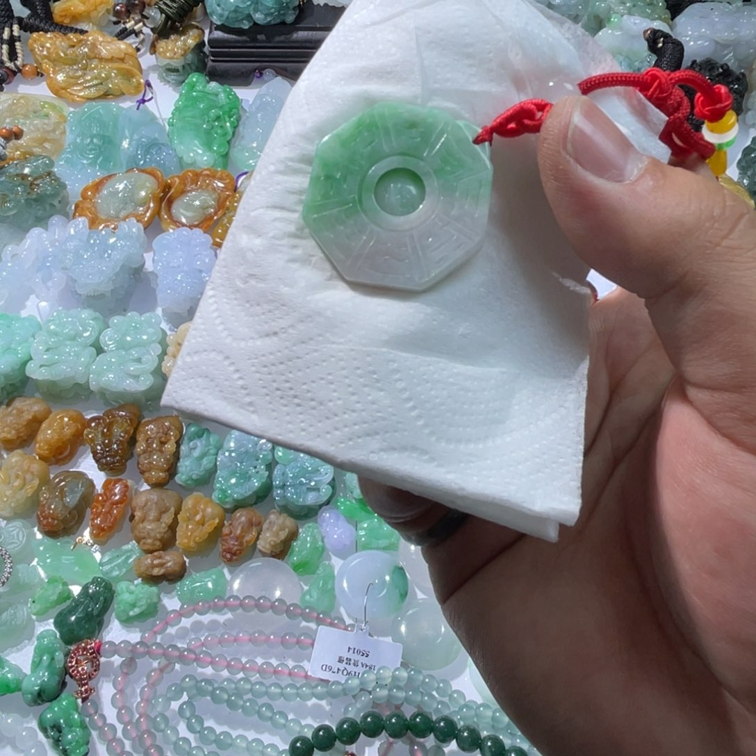 翡翠颈饰未镶嵌天然