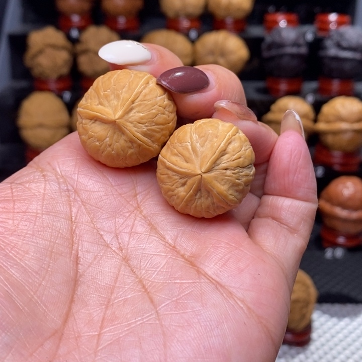 文玩核桃把件手捻1314…………27