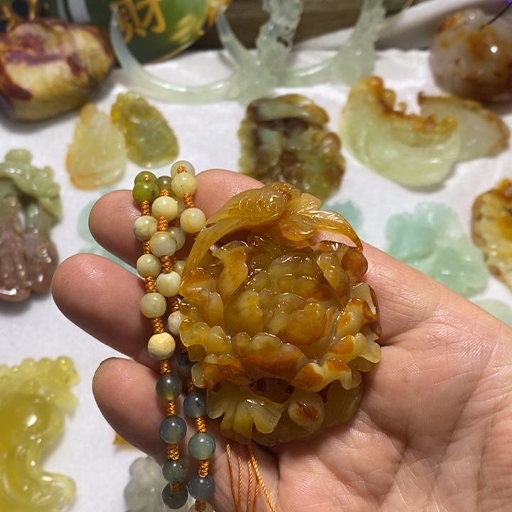 蛇纹石玉未镶嵌颈饰