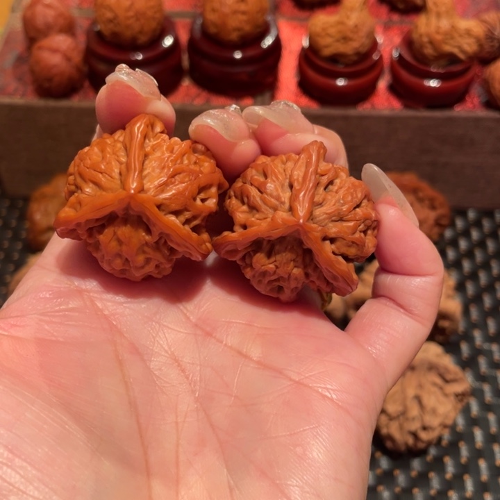 文玩核桃吊坠三棱