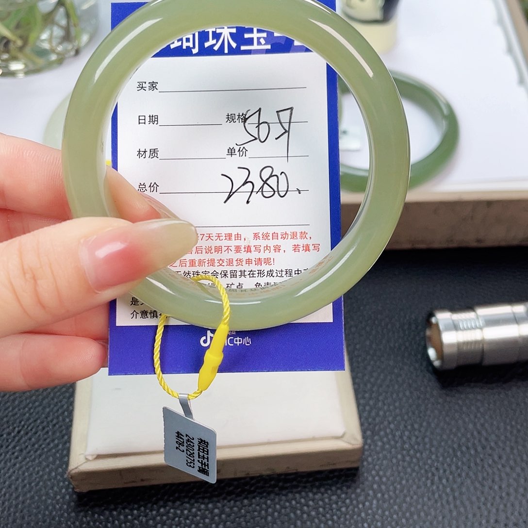 和田玉手镯未镶嵌