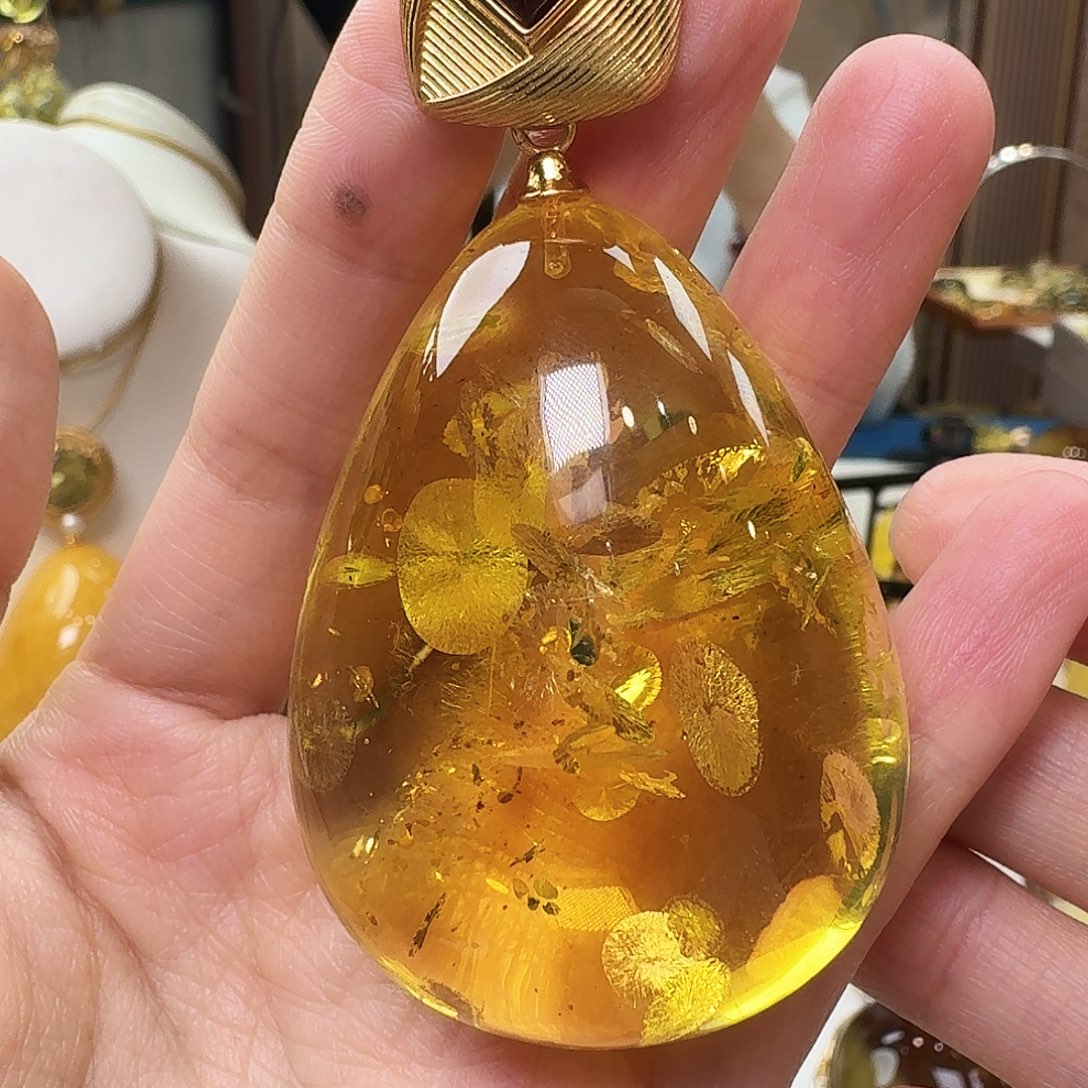 琥珀未镶嵌颈饰吊坠