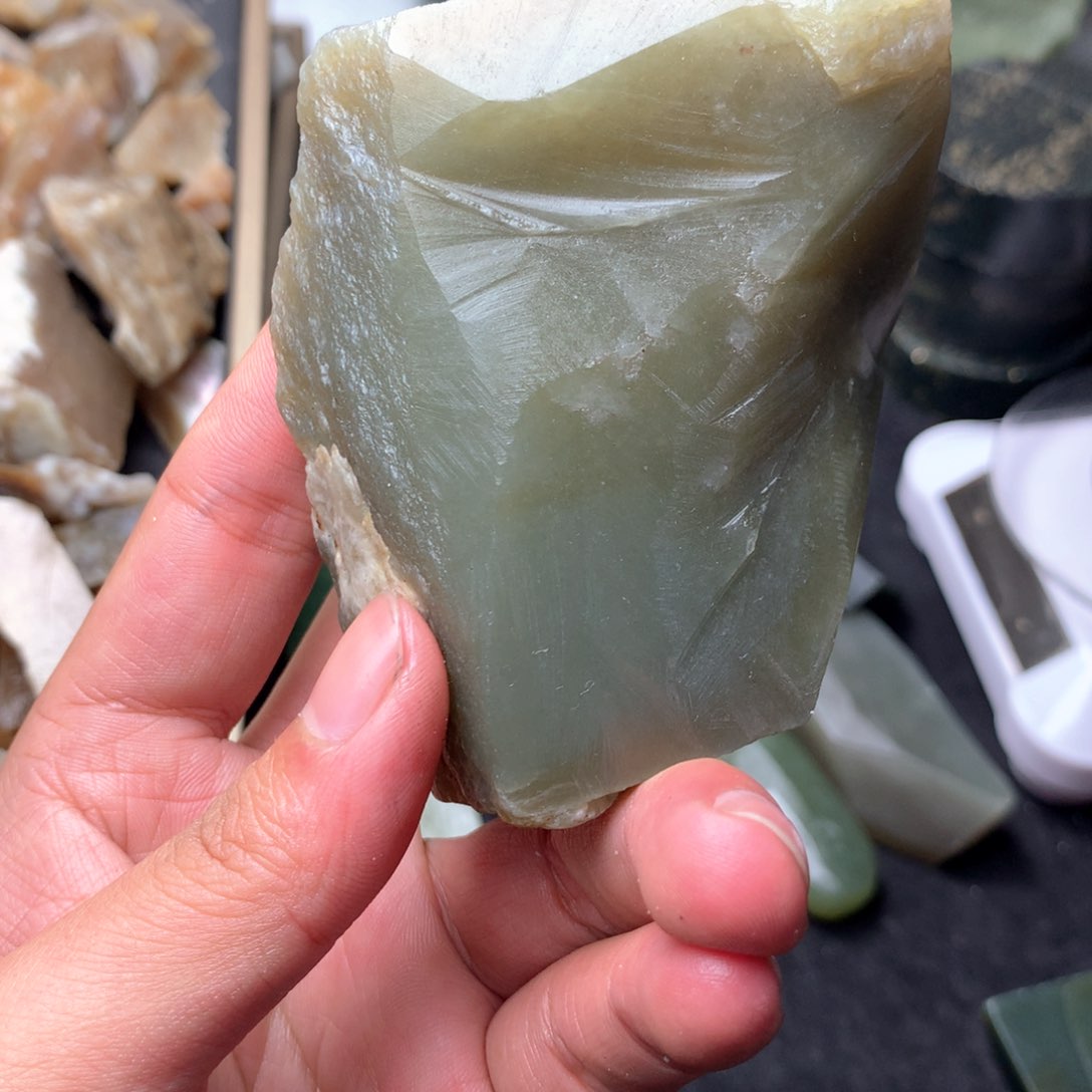 和田玉（糖玉）边角未镶嵌大***生