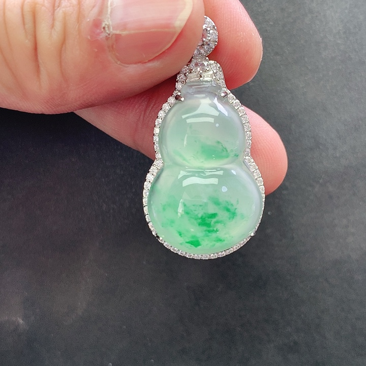 石英质玉未镶嵌颈饰