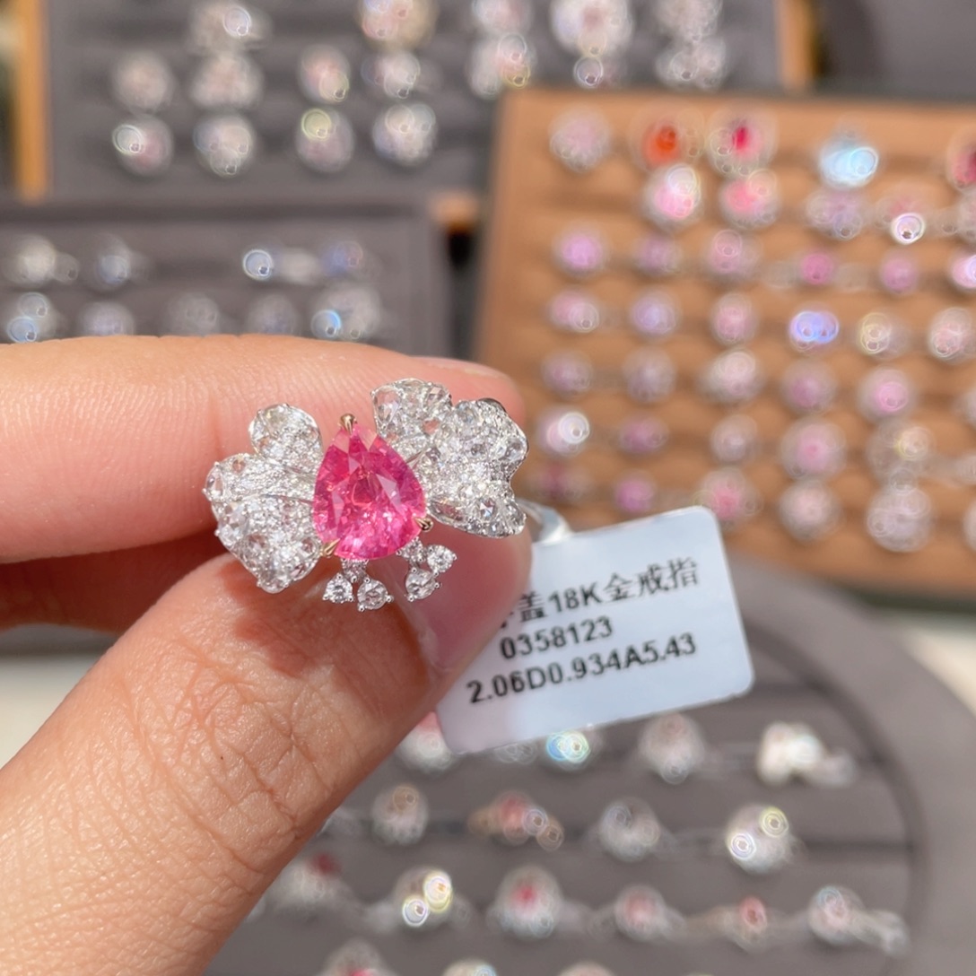 尖晶石戒指18K金镶嵌2.06ct 马亨盖