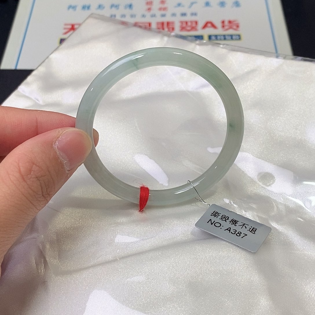 翡翠未镶嵌手镯（圆镯）