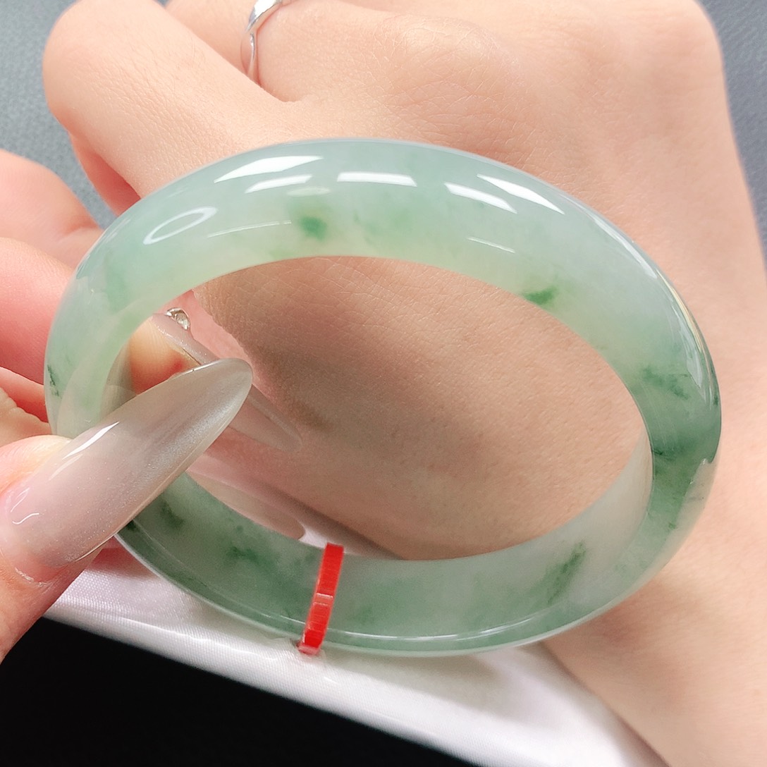 翡翠手镯未镶嵌57圈